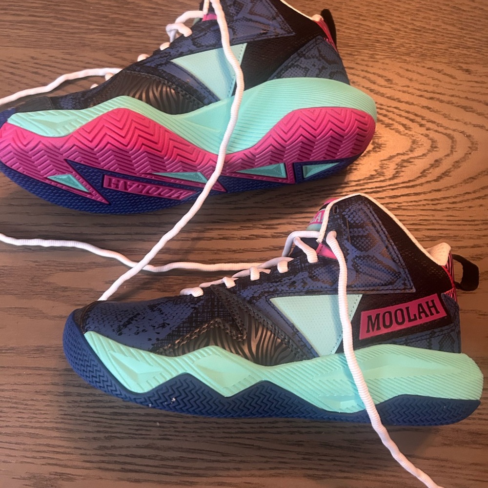 Moolah basketball shoes size 5 never worn new without box